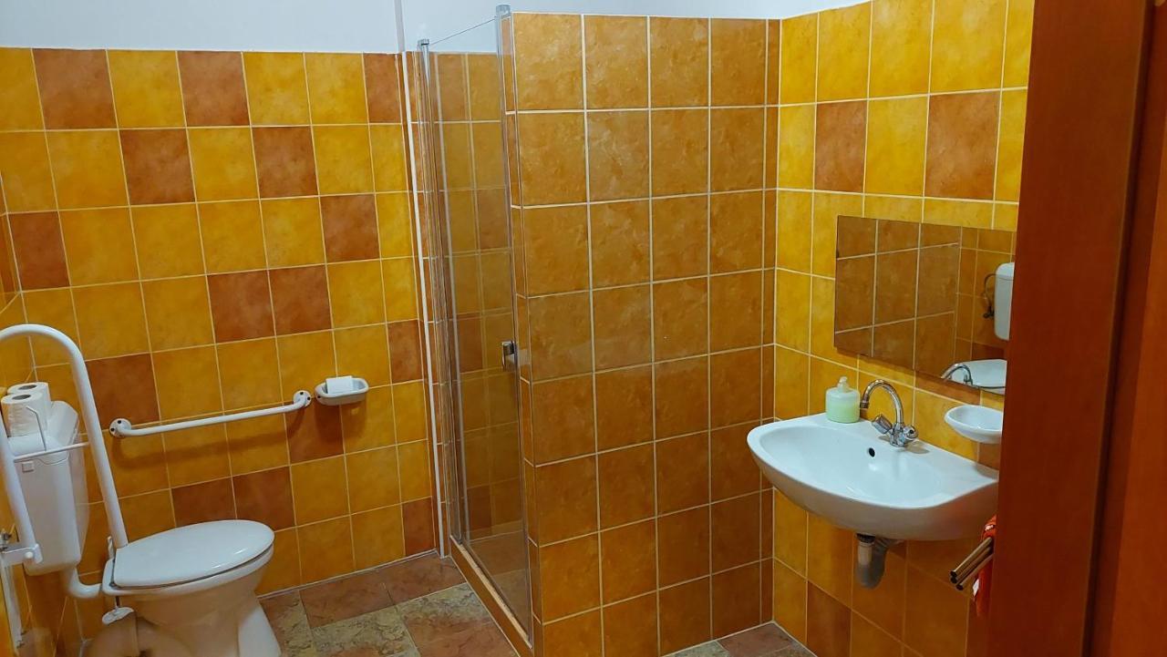 Bordany Hostel Buitenkant foto