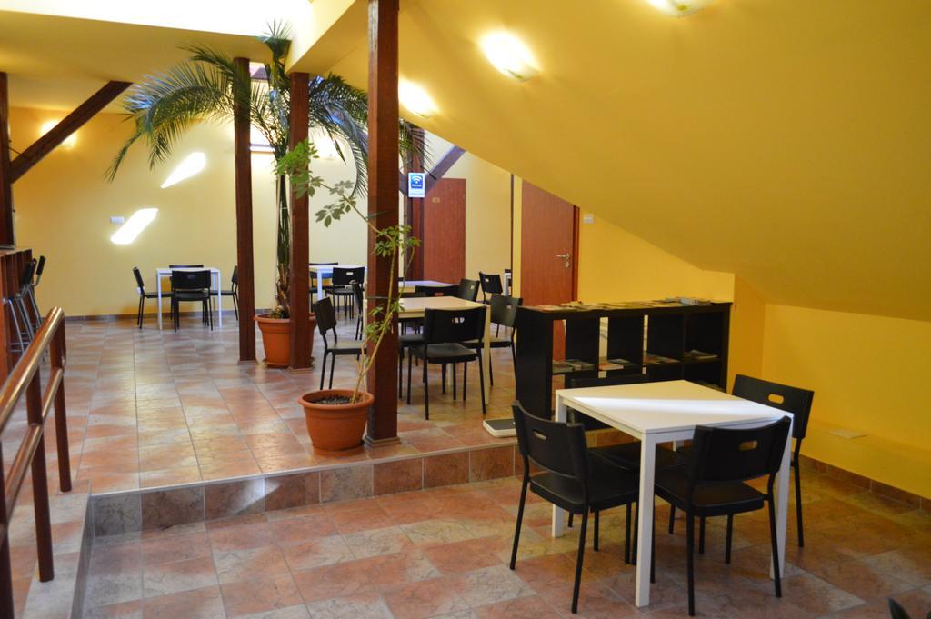 Bordany Hostel Buitenkant foto